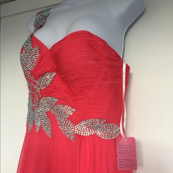 NWT Kasey J Gown - Picture 2 of 4